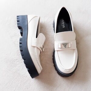 NWOT GUESS Chunky Logo Loafers size 9 fit is 8.5